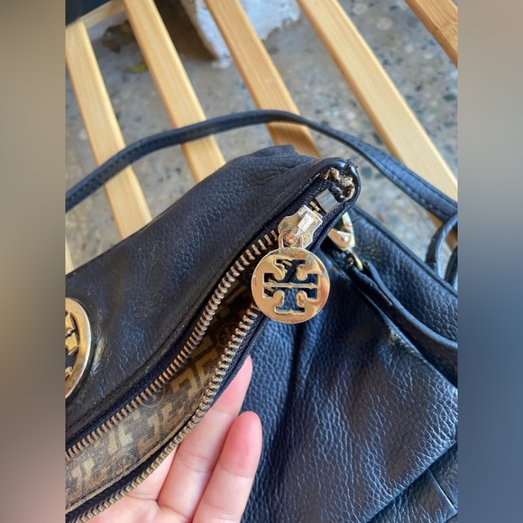 Tory Burch Sling Bag. - Picture 10 of 17